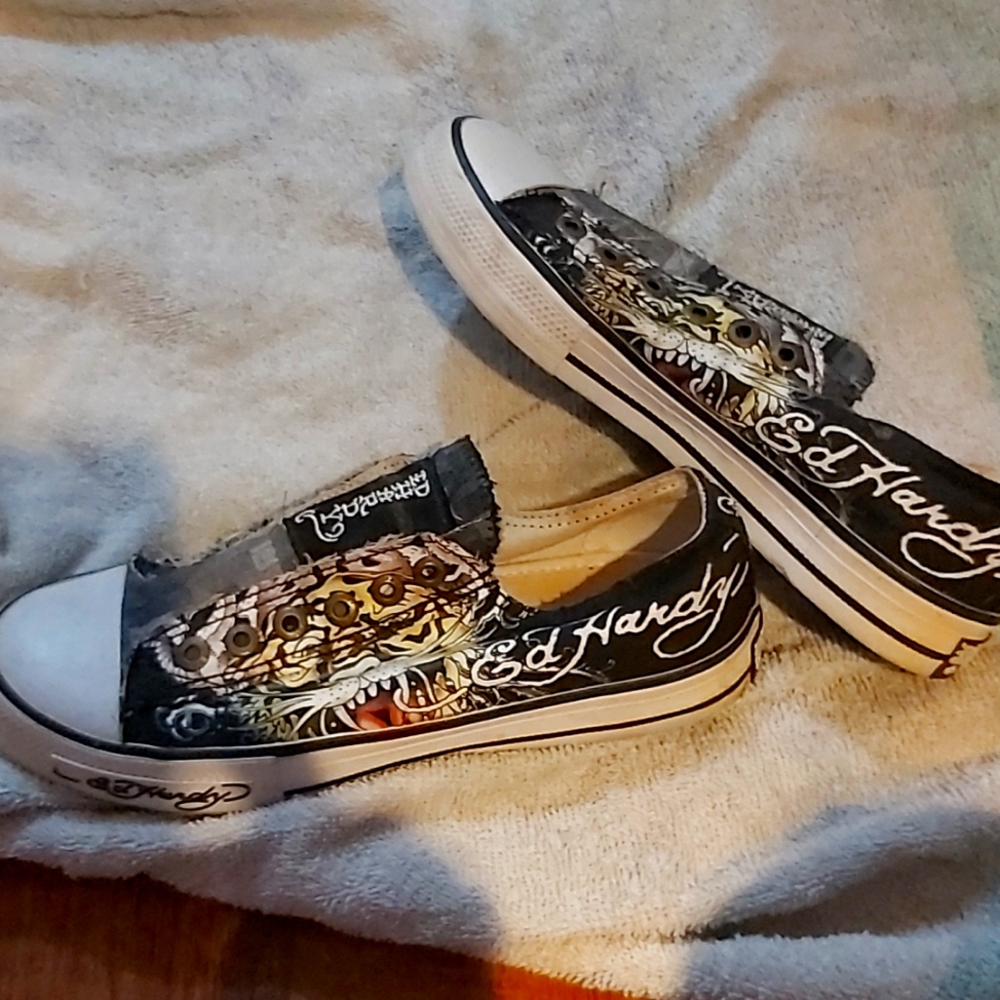 Ed Hardy size 6 tattoo slip on sneakers